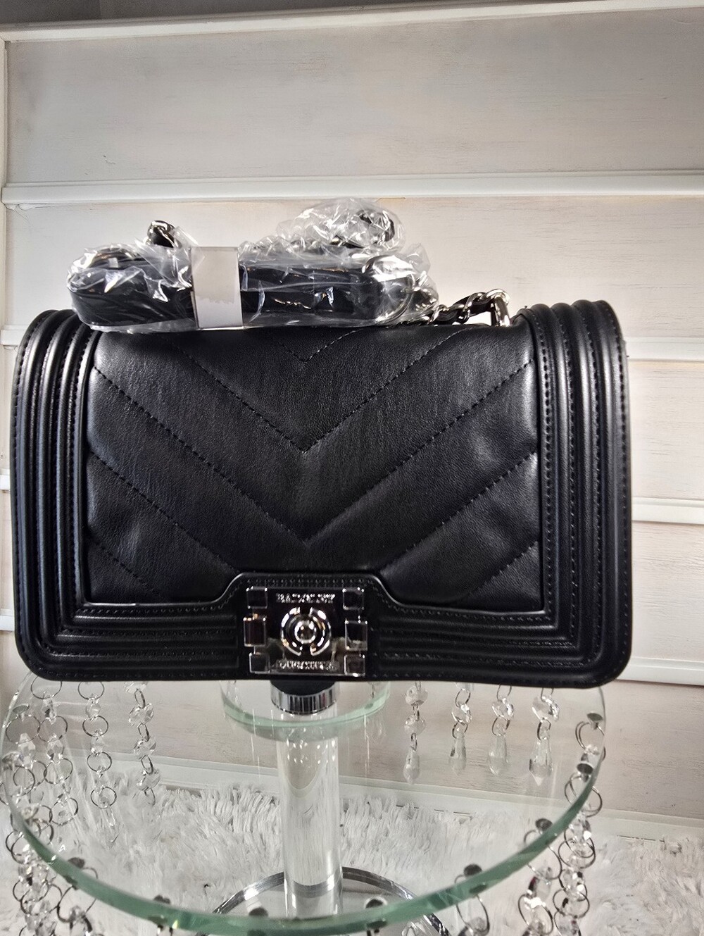 Badgley Mischka Black Quilted Shoulder Bag with White Logo Pouch - Picture 4 of 11